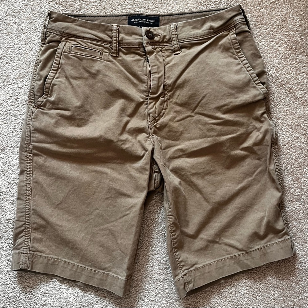Mens AE (28) khaki shorts, perfect condition and great stretch/comfort